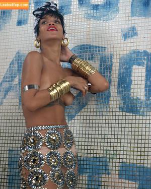 Rihanna photo #1043