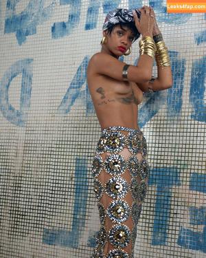 Rihanna photo #1044