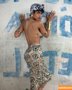 Rihanna photo #1046