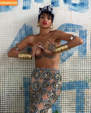 Rihanna photo #1048
