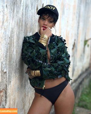 Rihanna photo #1058