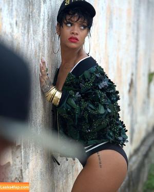 Rihanna photo #1061