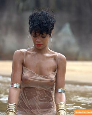 Rihanna photo #1063