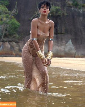 Rihanna photo #1066
