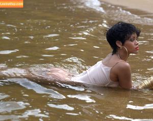Rihanna photo #1069