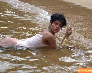 Rihanna photo #1070