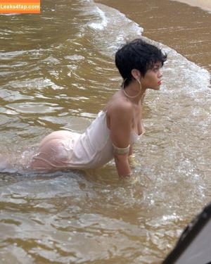 Rihanna photo #1079