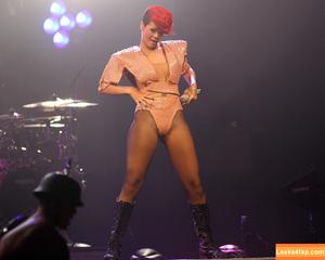 Rihanna photo #1119