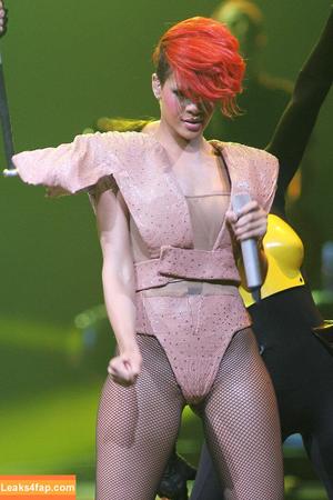 Rihanna photo #1129