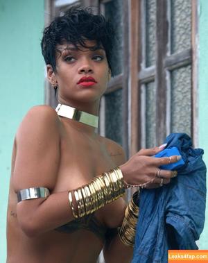 Rihanna photo #1130