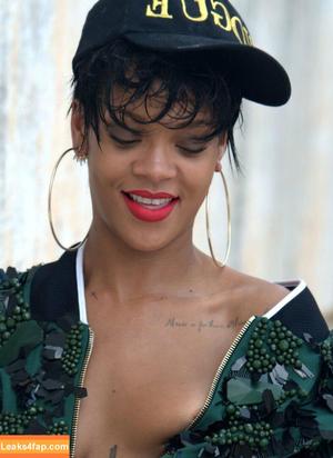 Rihanna photo #1144