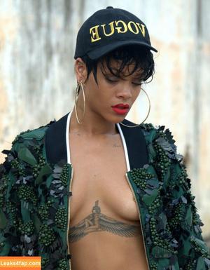 Rihanna photo #1146
