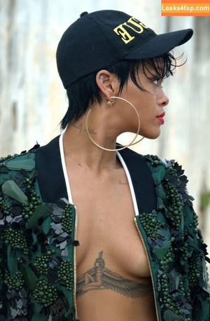 Rihanna photo #1147