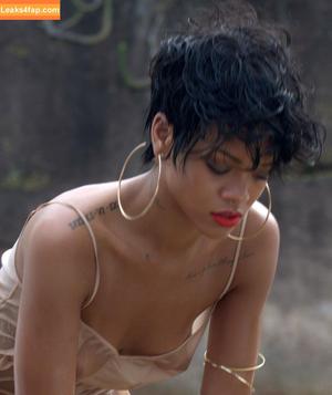 Rihanna photo #1161