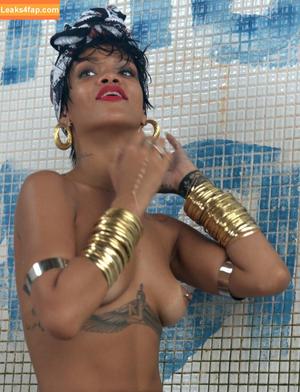 Rihanna photo #1171