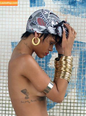 Rihanna photo #1179