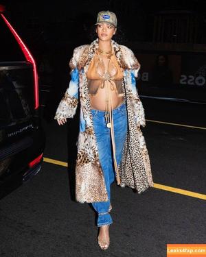 Rihanna photo #1197