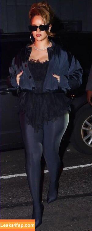 Rihanna photo #1210