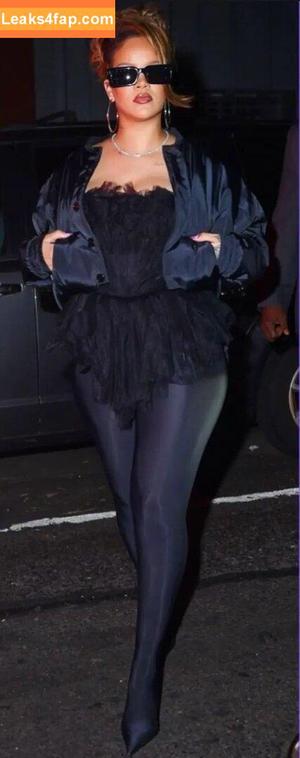 Rihanna photo #1211