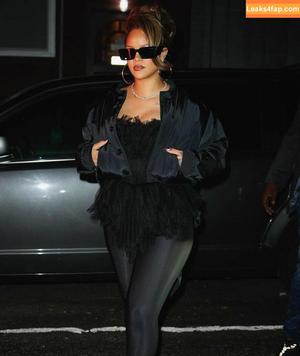 Rihanna photo #1214