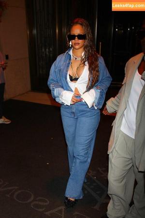 Rihanna photo #1219