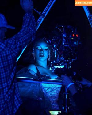 Rihanna photo #1226