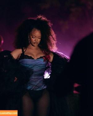 Rihanna photo #1227