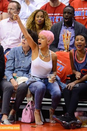 Rihanna photo #1286