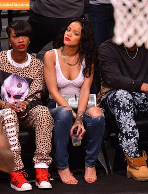 Rihanna photo #1289
