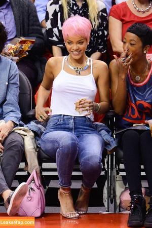 Rihanna photo #1296