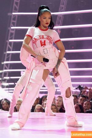 Rihanna photo #1301