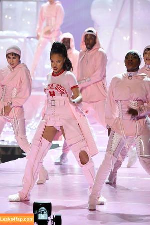 Rihanna photo #1302