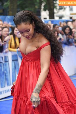Rihanna photo #1319