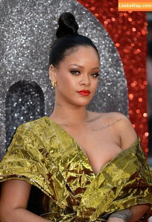 Rihanna photo #1329