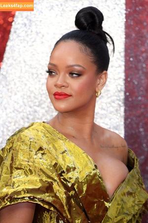 Rihanna photo #1331