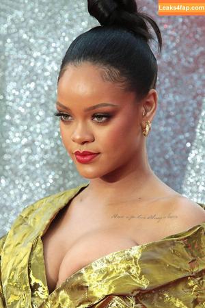 Rihanna photo #1333