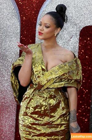 Rihanna photo #1334