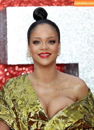 Rihanna photo #1338