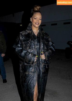 Rihanna photo #1347
