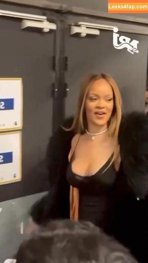 Rihanna photo #1402