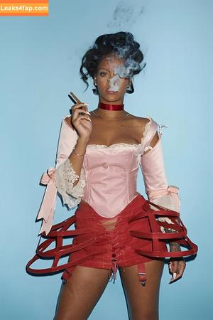 Rihanna photo #1441