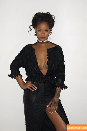 Rihanna photo #1445