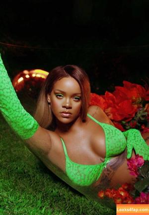 Rihanna photo #1452