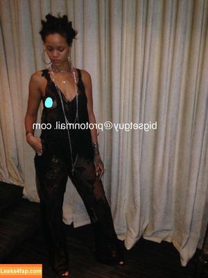 Rihanna photo #1453