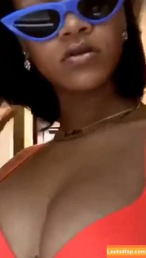Rihanna photo #1507