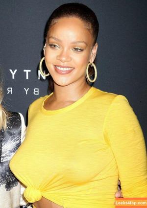 Rihanna photo #1512