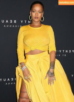 Rihanna photo #1514