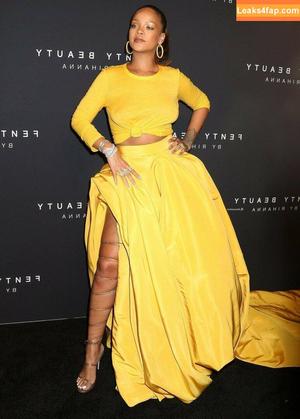 Rihanna photo #1515