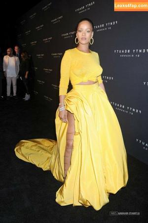 Rihanna photo #1516