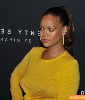 Rihanna photo #1519